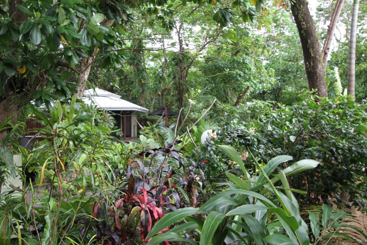 Barrier Beach Resort Luganville Exterior foto